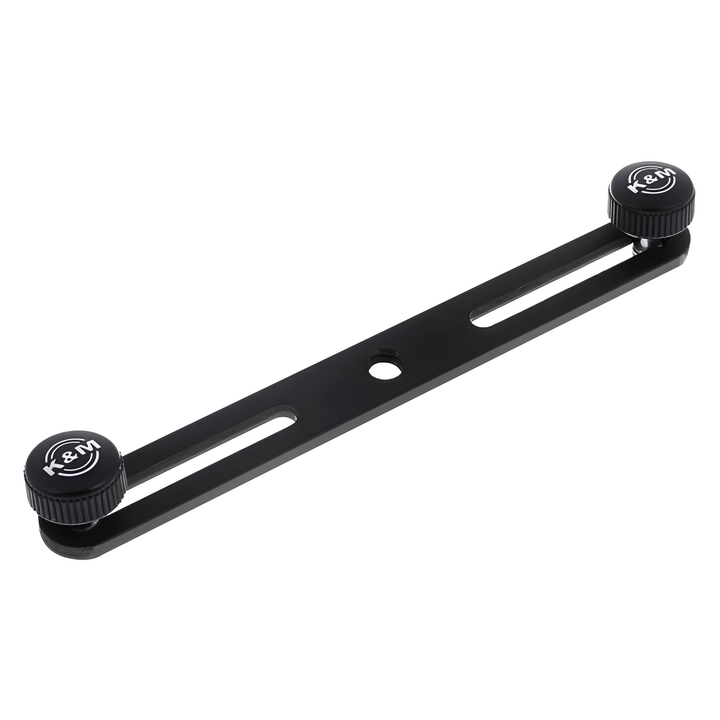 Black K&M 23550 stereo bar with two slotted rails and K&M-branded knurled thumb screws at each end
